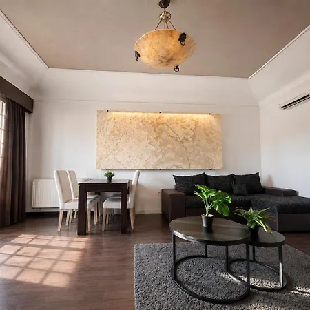 Panorama At Voeroesmarty Square With Mini Blcny شقة