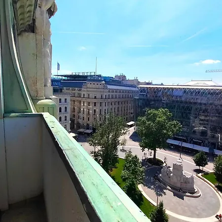 Panorama At Vörösmarty Square With Mini Blcny