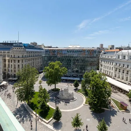 شقة Panorama At Voeroesmarty Square With Mini Blcny *