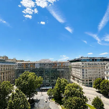 Panorama At Vörösmarty Square With Mini Blcny Daire